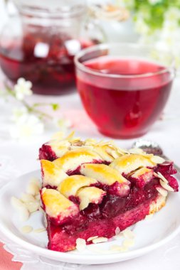 kafes ve çay pembe ile vişneli pasta