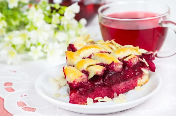 Cherry pie with cup of tea karkade — Stock Photo, Image