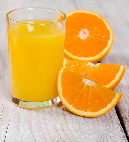 Frischer Orangensaft — Stockfoto