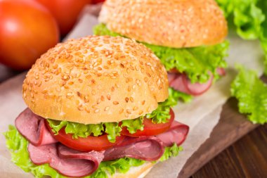 jambon ve domates sandviç  