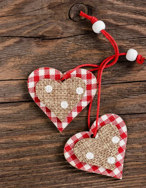 Twee decoratieve harten op Valentijnsdag — Stockfoto