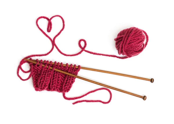 Knitting pattern on wooden needles of woolen threads — Stock Photo, Image