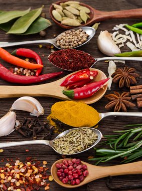 Farklı güzel kokulu baharatlar 