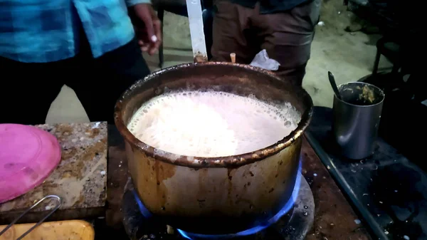 Roadside Estilo Indiano Hot Milk Chá Chai Foco Seletivo Usado — Fotografia de Stock