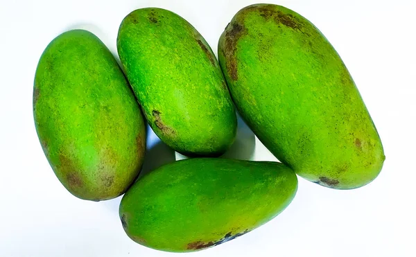 Fruta Fresca Mango Verde Kachha Aam Aislada Sobre Fondo Blanco — Foto de Stock