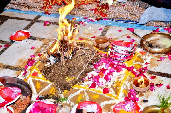 Fogo Sagrado Para Puja Foco Seletivo Usado — Fotografia de Stock