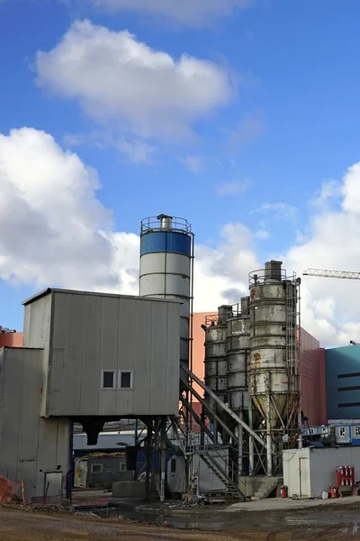 Betoncentrale in een industriezone. — Stockfoto