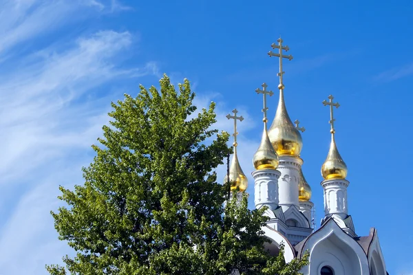 Golden domes against the blue sky — Stock Photo, Image