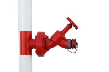 Beyaz izole kırmızı yangın musluğu.