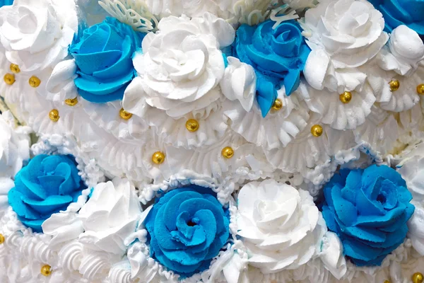 Detalhe de um enorme bolo de casamento branco — Fotografia de Stock