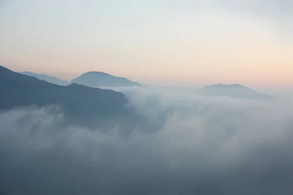 Bulutlardaki dağlar