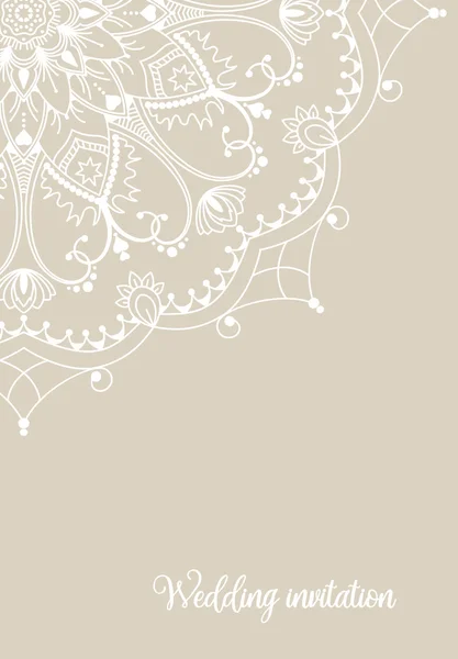 Bruiloft uitnodigingskaart met witte mandala op beige achtergrond afbeelding — Stockvector