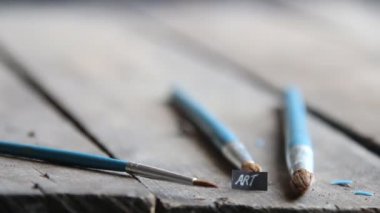 Sanat fikir - metin ve sanatçı Boya fırçaları