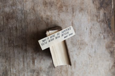 Bir yıl sonra asla bir yere daha önce de.