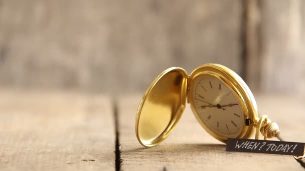 Hoy idea, texto y reloj de bolsillo de oro . — Vídeos de Stock