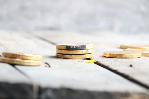 Texto de negocios y monedas —  Fotos de Stock