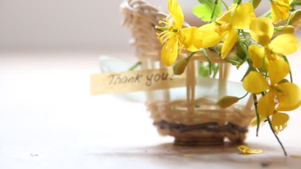 Dank u idee tekst en bloemen — Stockvideo