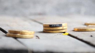 İş metin ve madeni paralar