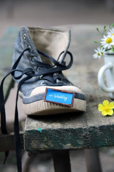 Inscripción de boda, flores y un zapato —  Fotos de Stock