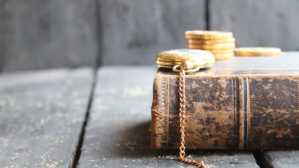 Fondo de negocios con reloj de bolsillo, libro y monedas — Vídeos de Stock