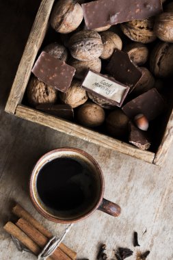 Günaydın - metin, fincan kahve ve çikolata