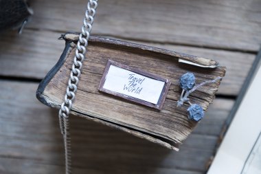 eski masaya dünya metin ve vintage kitap seyahat