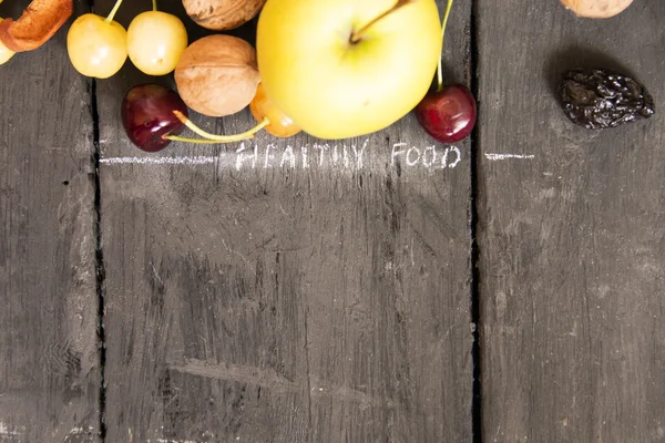 Fruits on rustic background, food background. — Stock Photo, Image