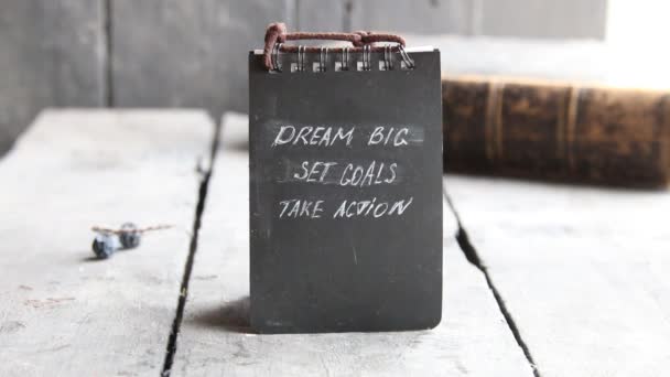 Rüya büyük hedefleri almak eylemi ayarla, ilham verici motivasyon teklif — Stok video