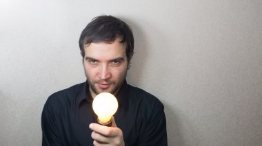 genç adam bir fikir olan.