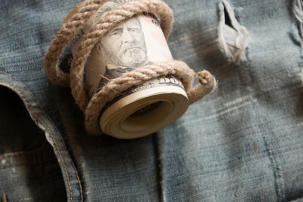 Dolarů na staré džíny. — Stock fotografie