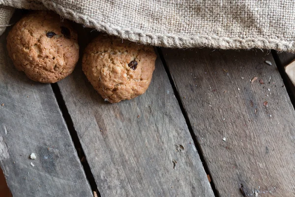 Cookies op een oude houten tafel — Stockfoto