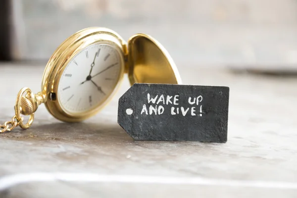 Despertar y vivir y reloj de bolsillo — Foto de Stock