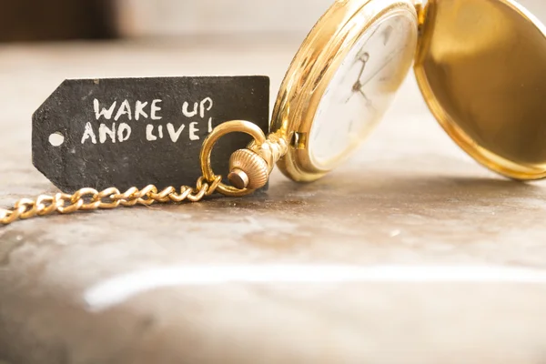 Despertar y vivir y reloj de bolsillo — Foto de Stock