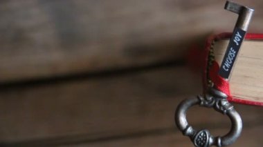 Anahtar, kitap ve metin sevinç fikir - seçin