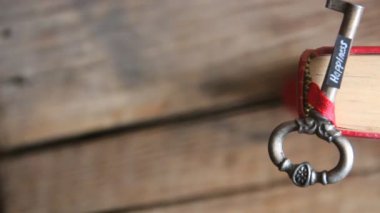 mutluluk ya da mutluluk - anahtar, kitap ve metin anahtarı