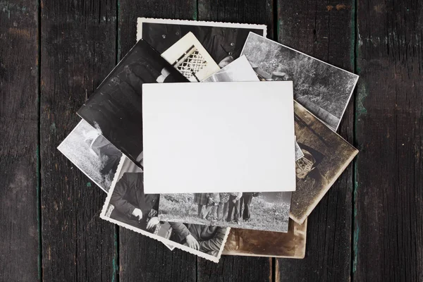 Antiguas Fotografías Blanco Negro Sobre Fondo Madera Forrado Con Una — Foto de Stock