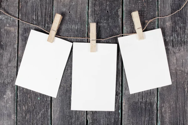 İpte boş fotoğraflar, boş şablonlar..