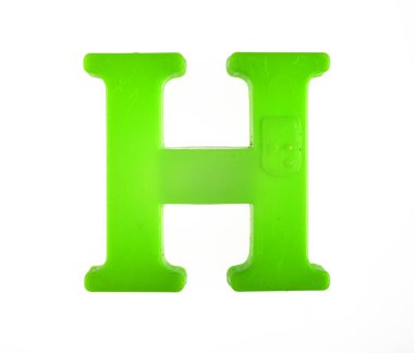 Beyaz arkaplana karşı İngiliz alfabesinin H harfi, üst görünüm. 