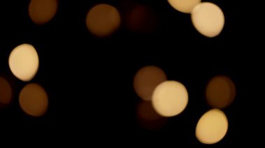 Noel süslerinin yanıp sönen ışıkları odak, arkaplan, yakın plan