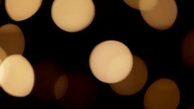 Noel süslerinin yanıp sönen ışıkları odak, arkaplan, yakın plan