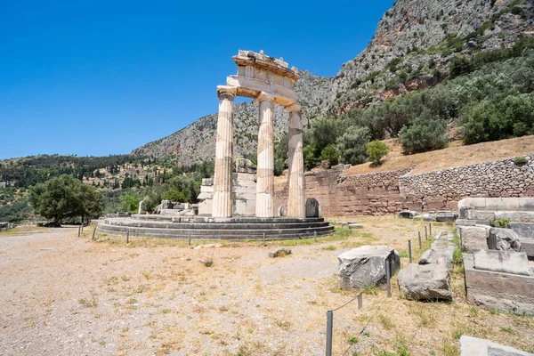 Tholos de Delphes situé dans le sanctuaire d'Athéna Pronaia dans le site archéologique de Delphes à Fokida, Grecce — Photo