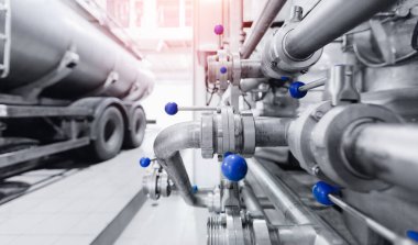 Bira fabrikası endüstrisi. Fermantasyon ve olgunlaşma için çelik tanklar