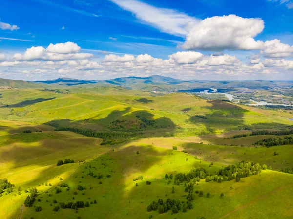 Mavi Katun Nehri Gölü Aya Altai Dağları Rusya Cumhuriyeti, gökyüzü manzaralı