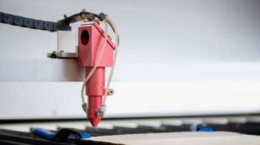 Lazer CNC odun kesiyor. Modern makine endüstriyel teknoloji