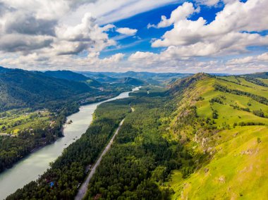 Altai Dağları Cumhuriyeti, Rusya bulutlu Mavi Katun Nehri, gökyüzü manzaralı