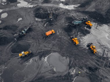 Açık maden ocağı, kömür endüstrisi, üst hava manzarası.