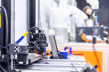 3D yazıcı baskısı için yenilikçi laboratuvar, plastik panellerden modellerin geliştirilmesi