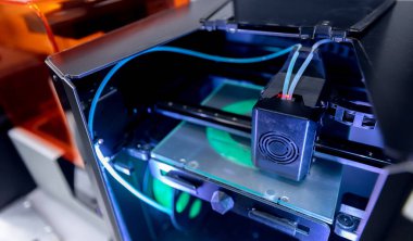 Modern 3D yazıcı figür ev yakın çekim makro yenilik laboratuvarı, siyah renk