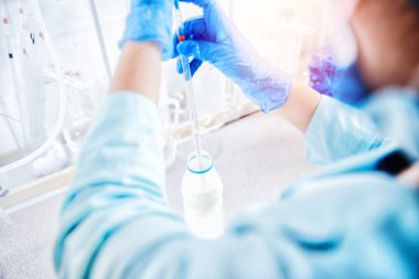 Laboratuvar, süt fabrikası endüstrisinde uzman kalite süt denetimi