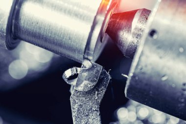 Endüstriyel demir aletler. CNC 'nin metali kesmesi operasyondur